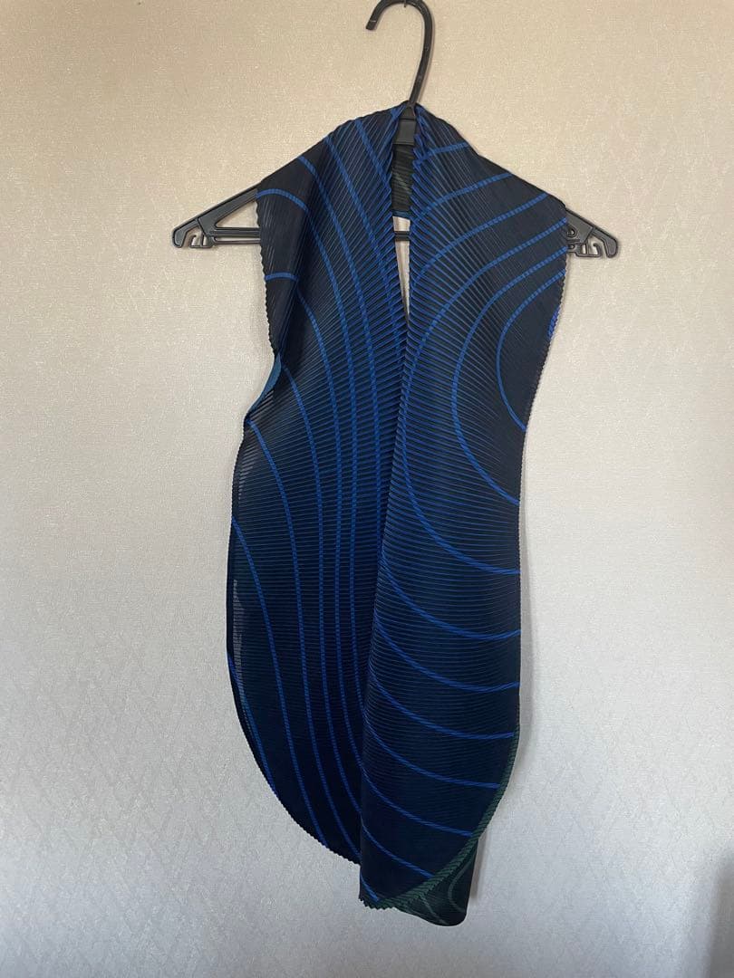 週末お値下げ　PLEATS PLEASE サークルスカーフ