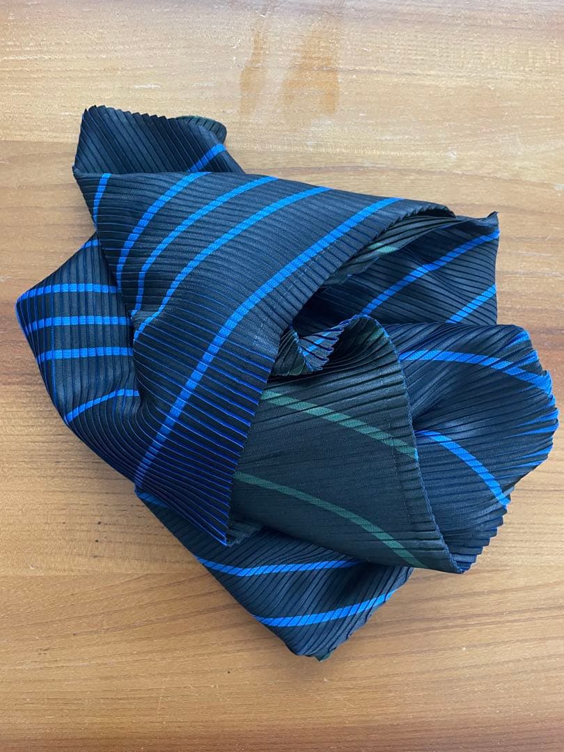 週末お値下げ　PLEATS PLEASE サークルスカーフ