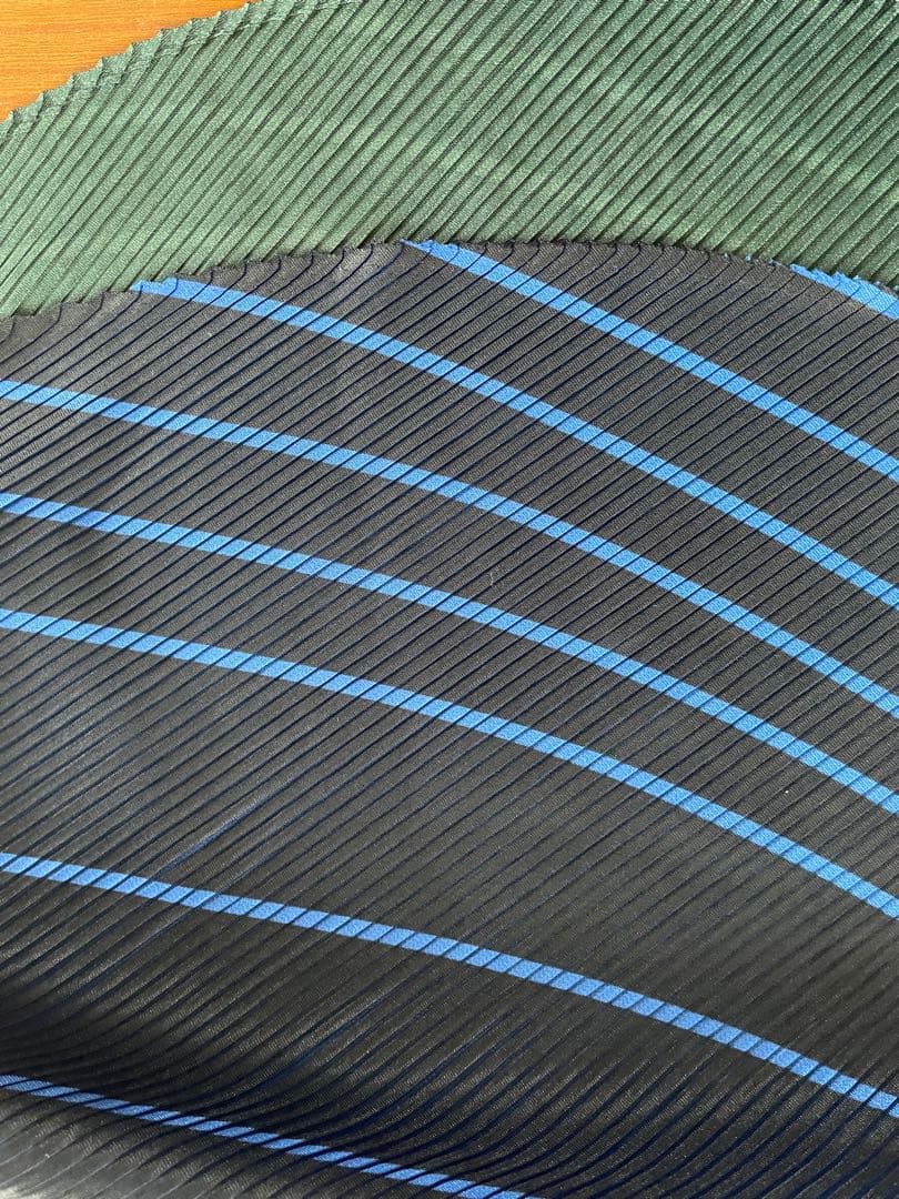 週末お値下げ　PLEATS PLEASE サークルスカーフ