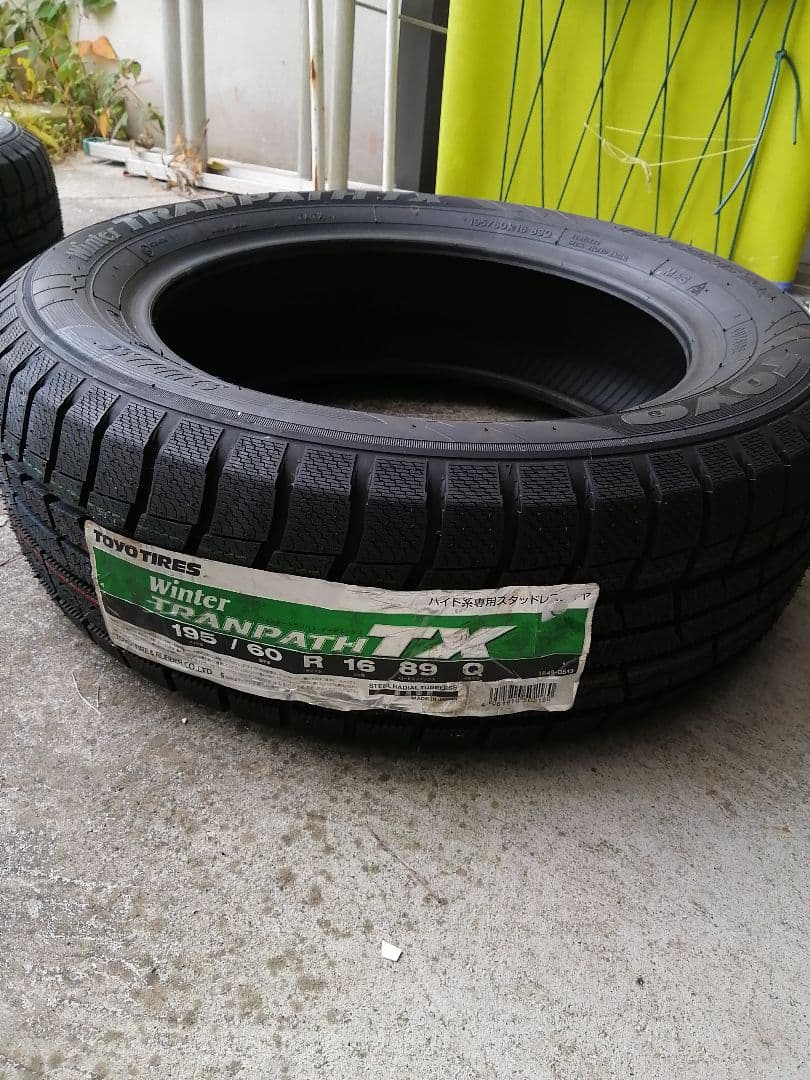 ①トーヨータイヤ　トランパスTX 195/60 R16 新品　スタッドレス