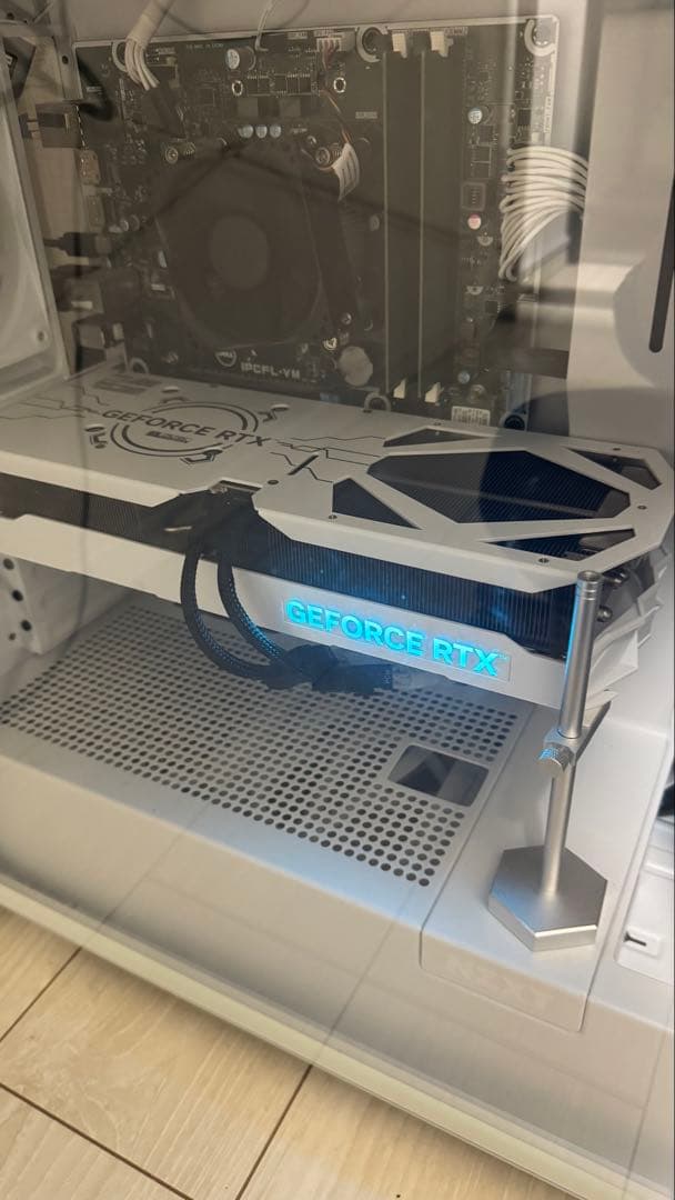 玄人志向 GK-RTX4070Ti-E12GB/WHITE/TP