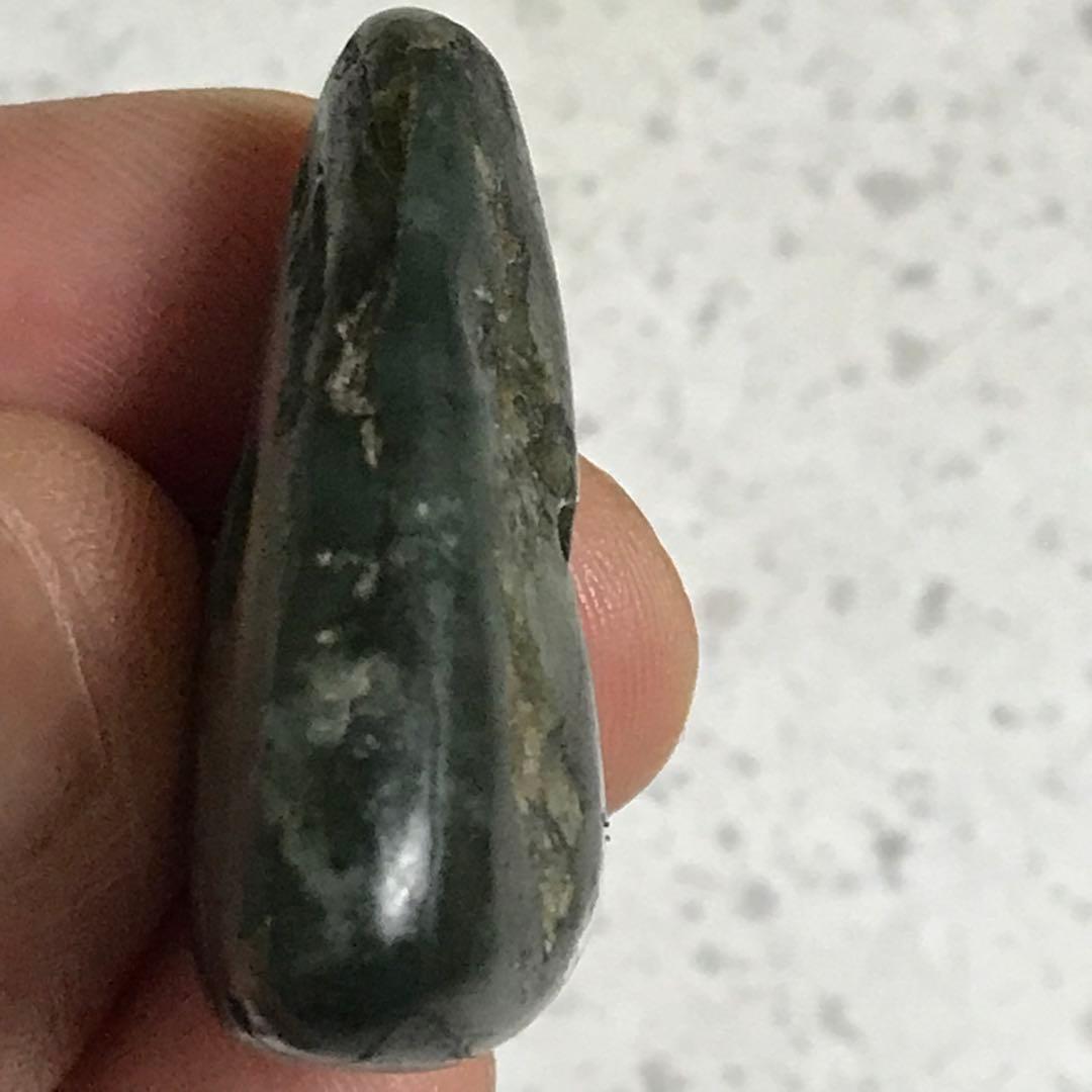 翡翠　垂れ玉　大珠　勾玉