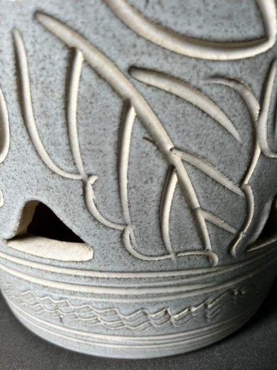 信楽焼傘立て  葉彫 高さ５０cm