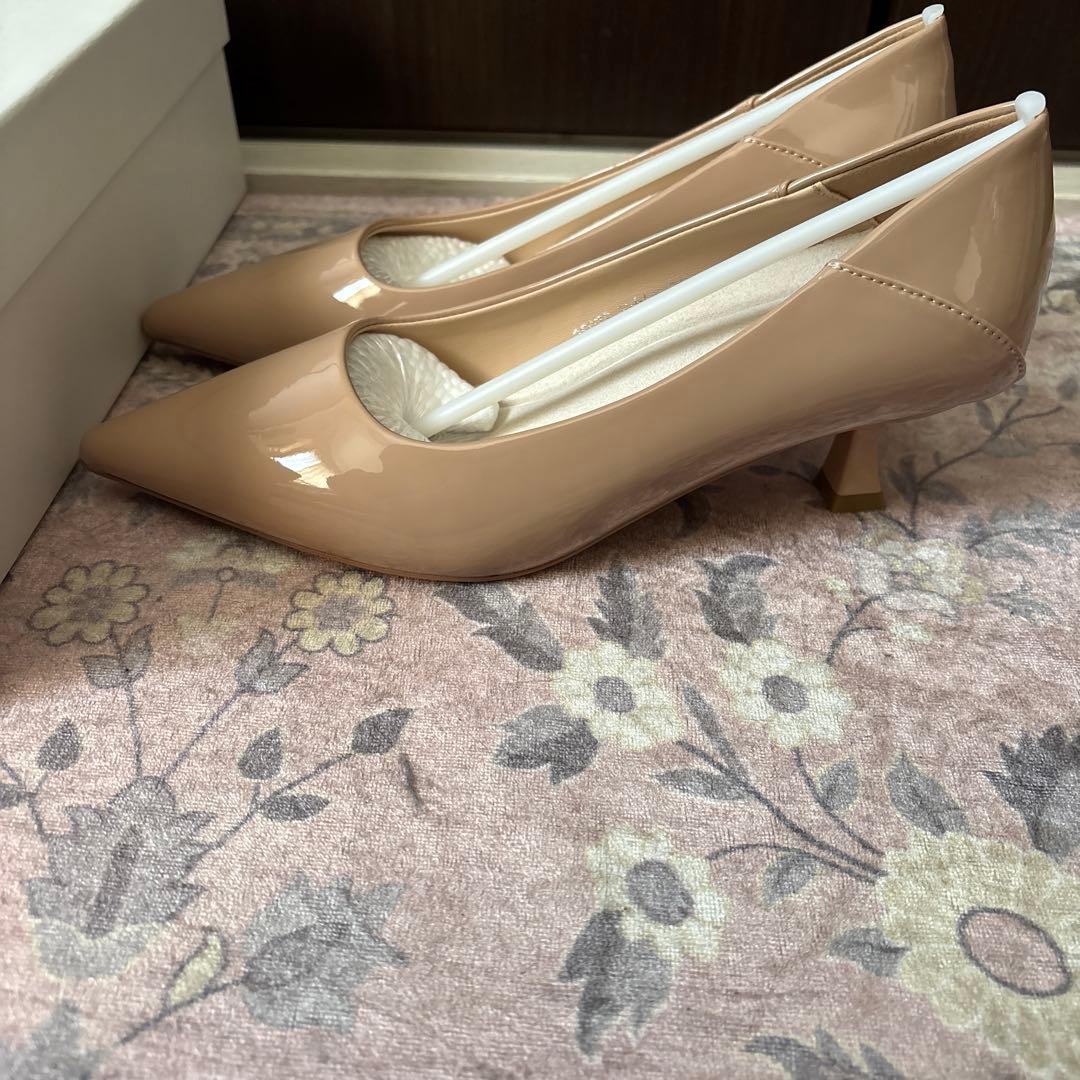 ♪新品！Mal.レレレさん　ベージュエナメルパンプス♪