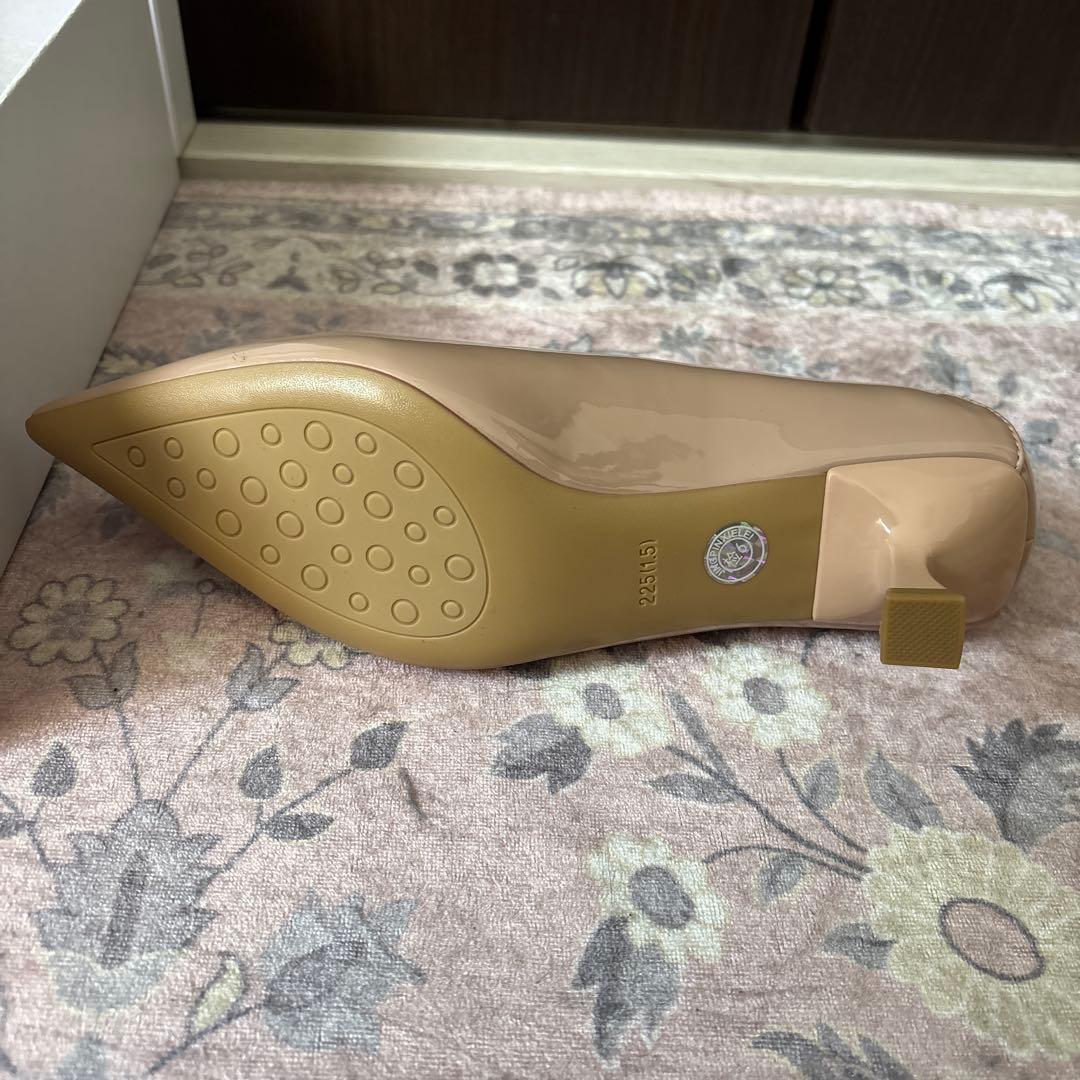 ♪新品！Mal.レレレさん　ベージュエナメルパンプス♪