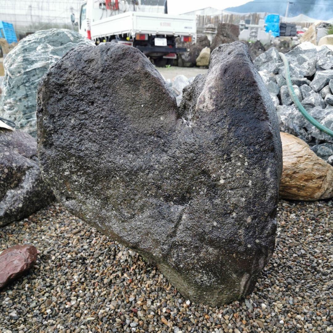 鳥海石ハート206キロ　庭石　鑑賞石　石　ガーデニング　ロックガーデン　サボテン