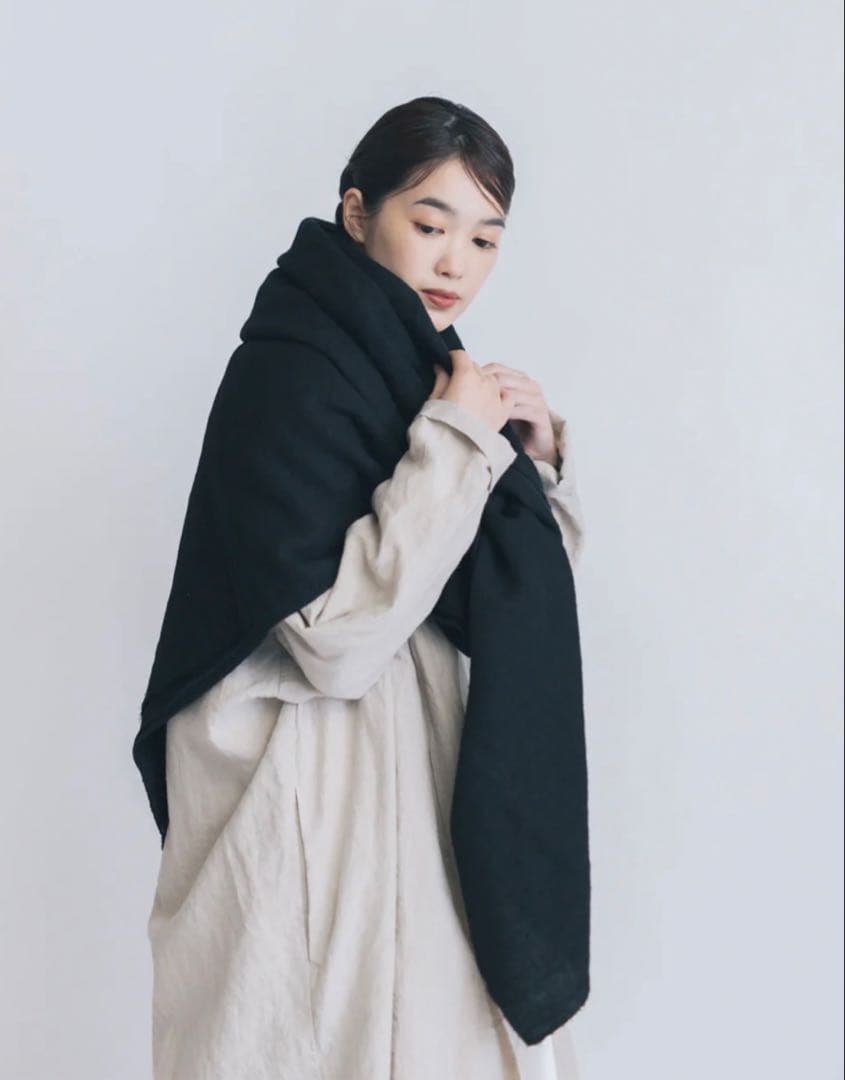 honnete ウールリネンストール　黒