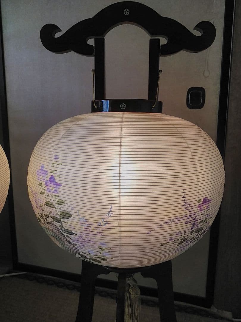 黒檀のお仏壇と仏具各種、漆塗り絹張り手描き絵お盆提灯(みのじ製岐阜提灯)一対