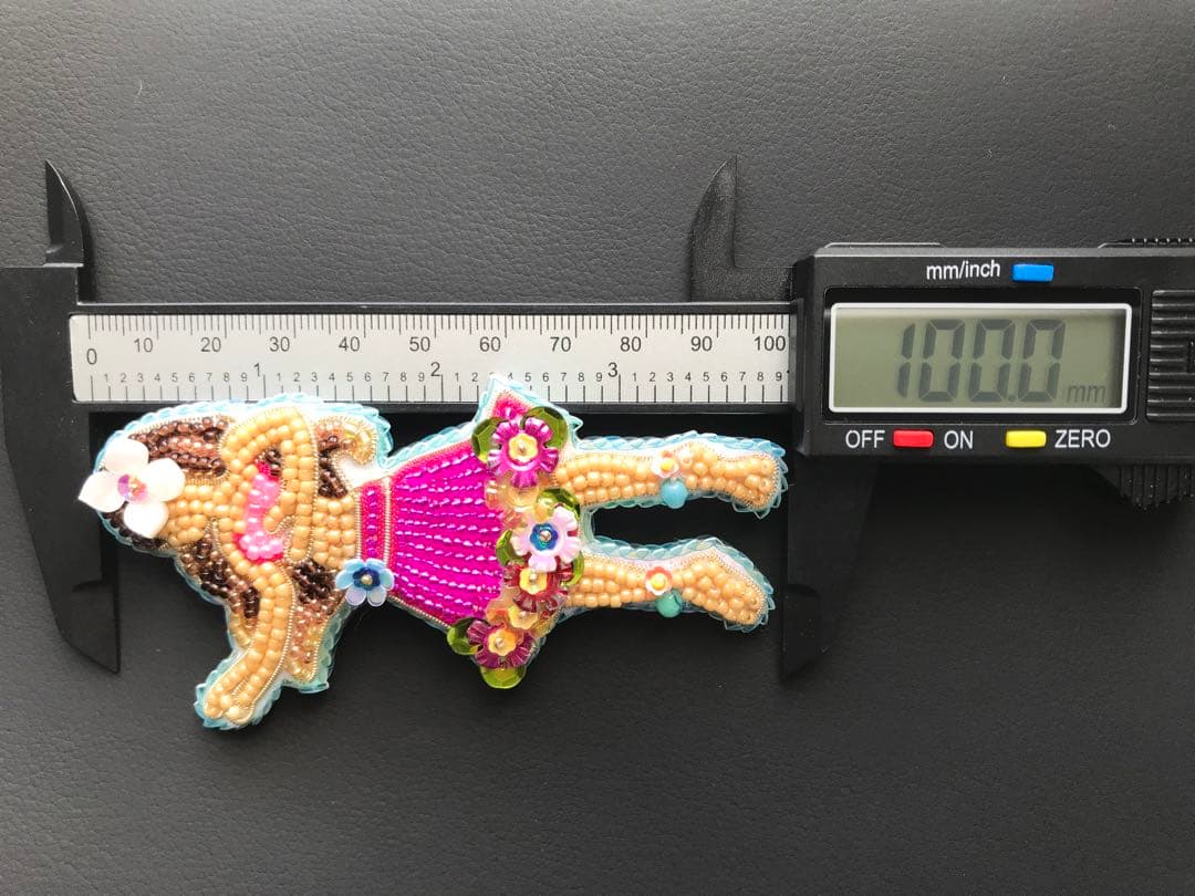 さっちゃん様、オーダー品です　ビーズ刺繍ブローチ9点　ハンドメイド