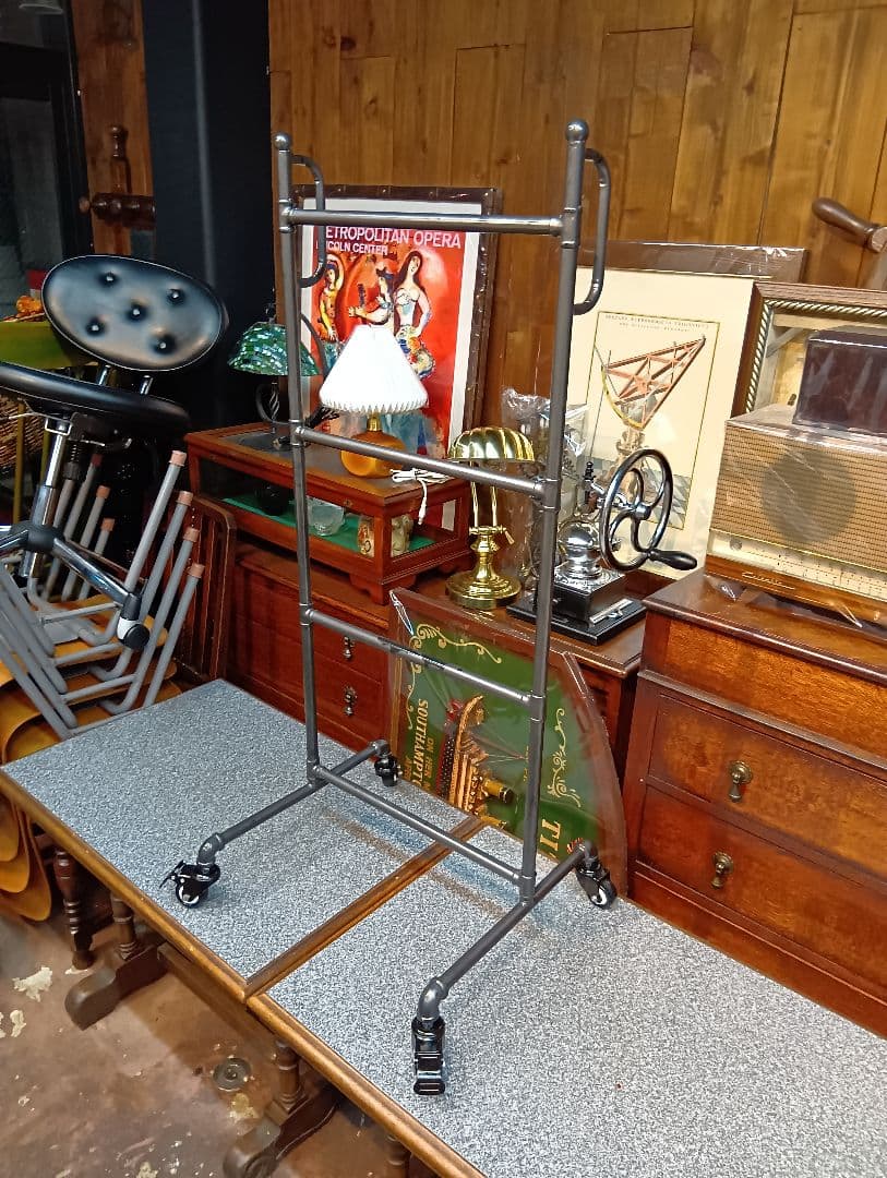 インダストリアル　ウェルド　アイアン　メタル　パイプ　キャスター　ハンガーラック