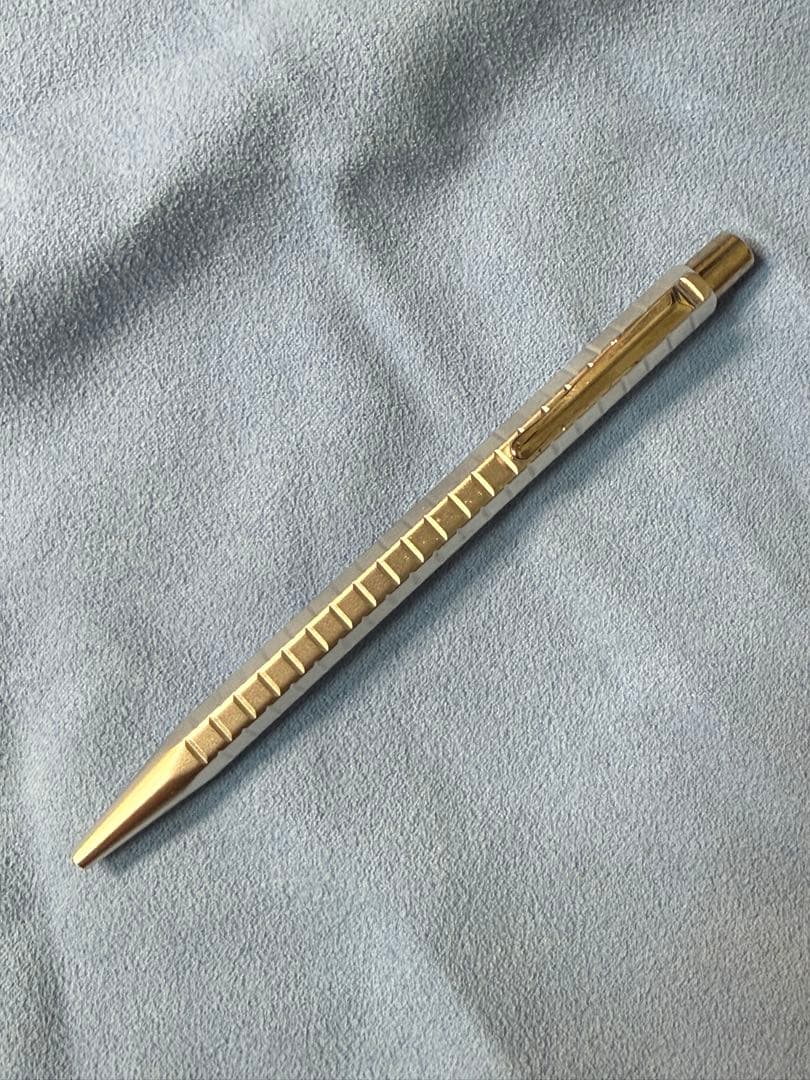 CARAN D’ACHE エクリドール アベニュー ボールペン