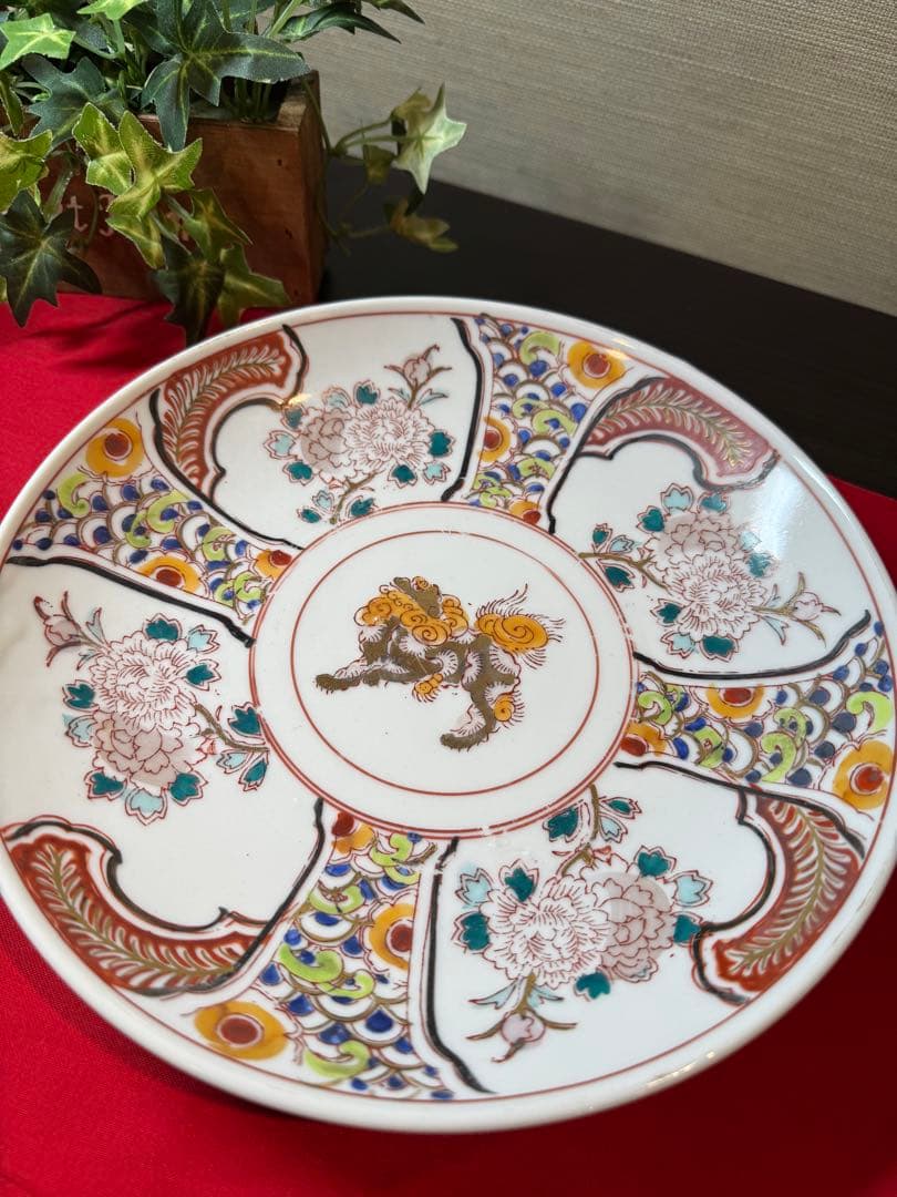 古伊万里　手描き花柄獅子デザイン平皿　中皿　金彩入り　４枚さセット　昭和レトロ