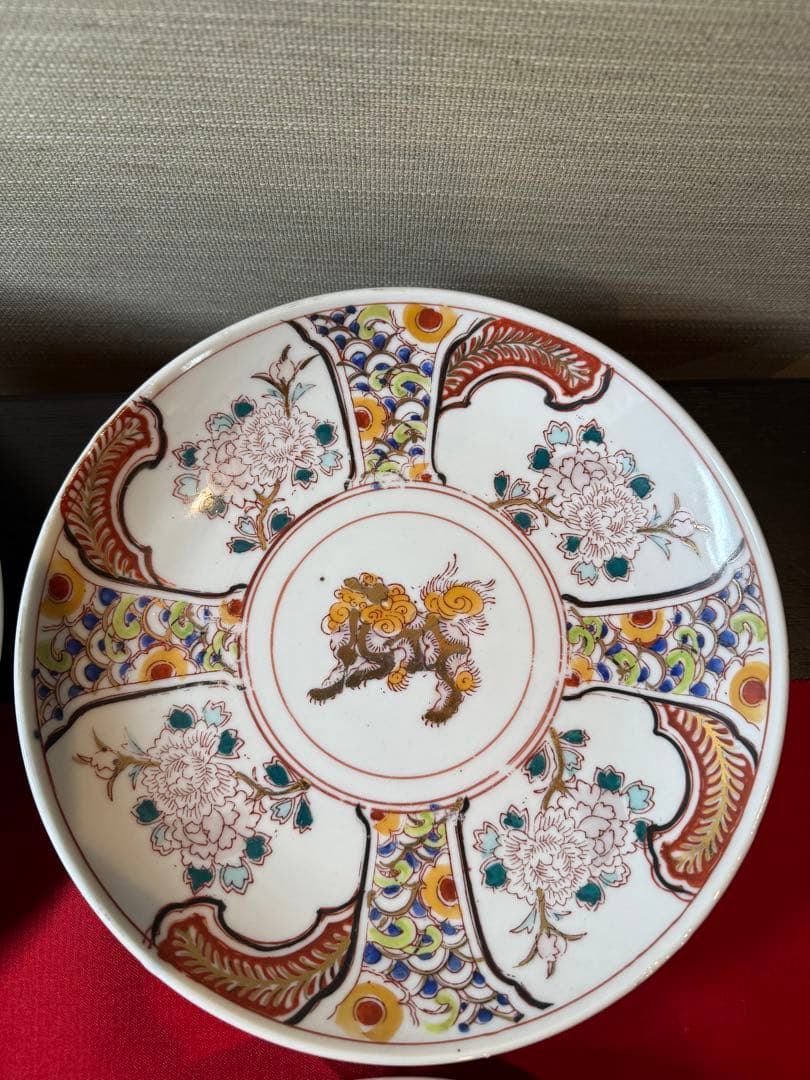 古伊万里　手描き花柄獅子デザイン平皿　中皿　金彩入り　４枚さセット　昭和レトロ