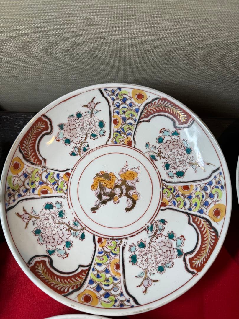 古伊万里　手描き花柄獅子デザイン平皿　中皿　金彩入り　４枚さセット　昭和レトロ