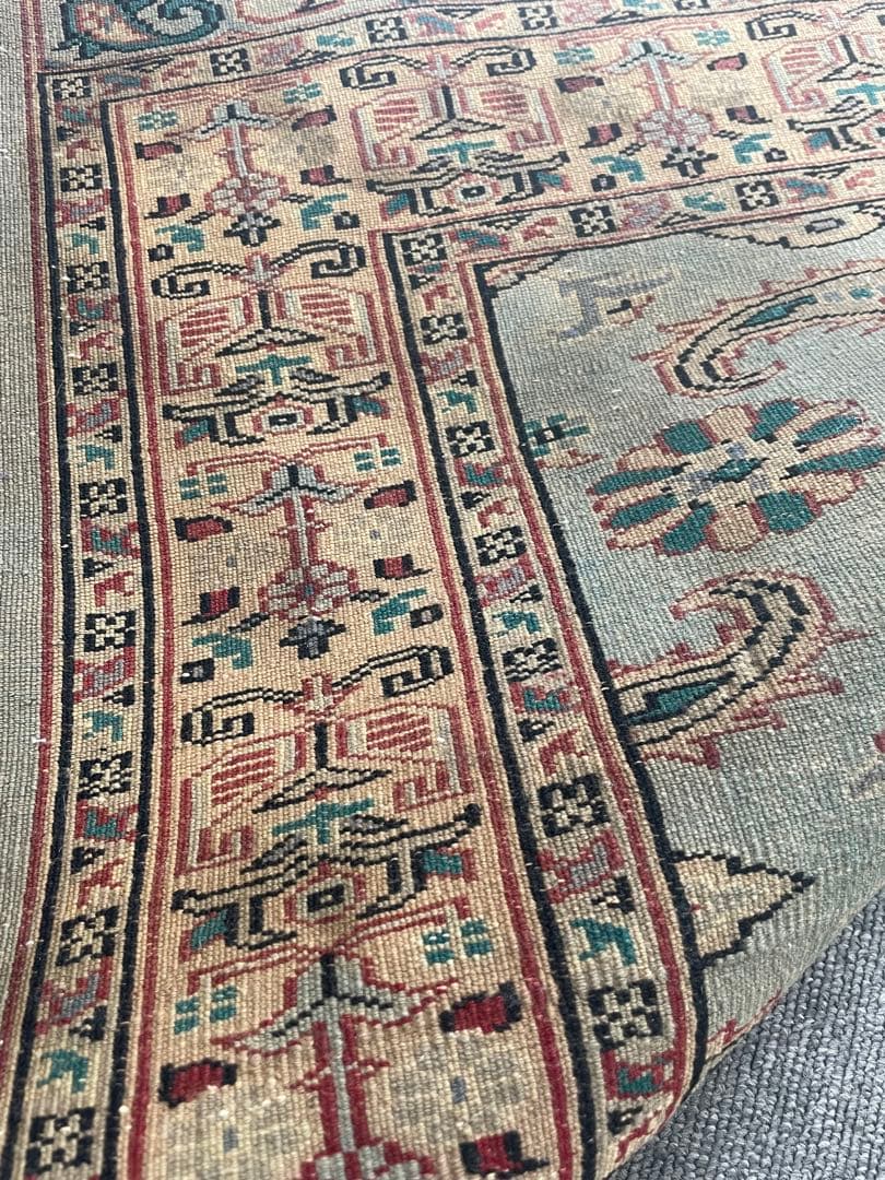 パキスタン手織り絨毯　 ウール　アクセントラグ 　size:132×81cm