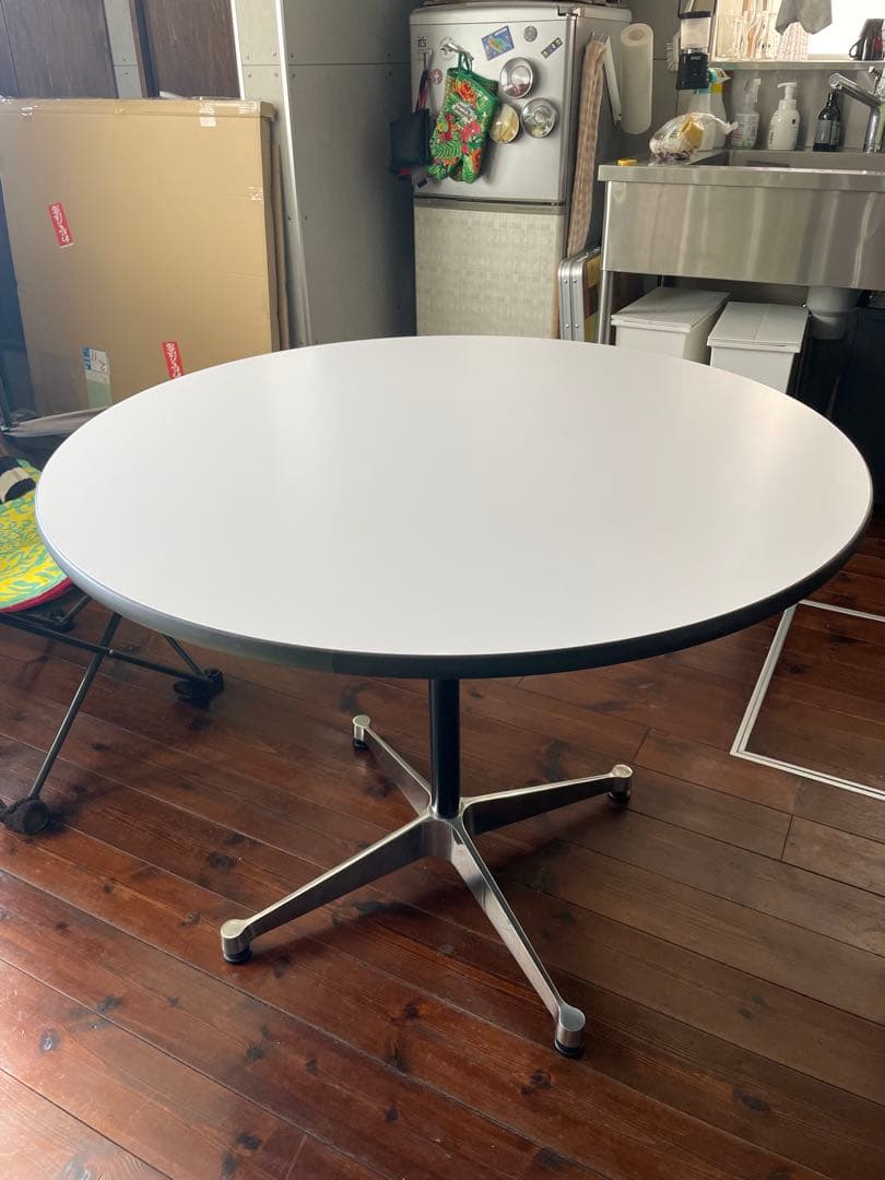 新品 ハーマンミラー イームズ ダイニングテーブル 905mm