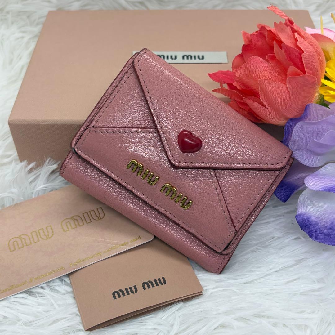 美品✨️ミュウミュウ　三つ折り財布　ラブレター　マドラス レザー ハート ピンク
