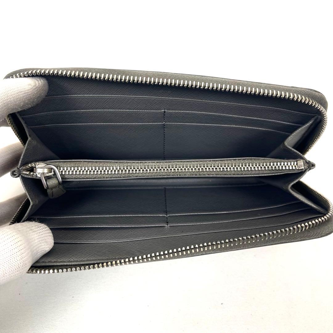 プラダ　長財布　三角ロゴプレート　サフィアーノレザー　ラウンドファスナー　グレー