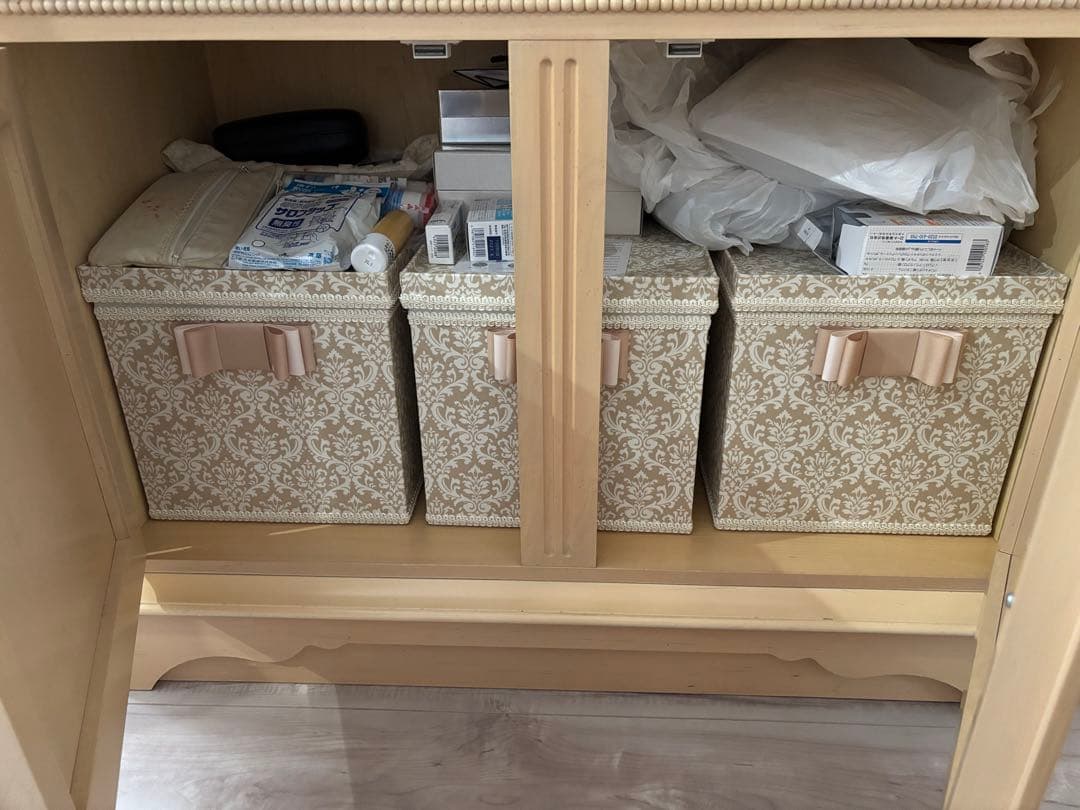 リンホーリン♡リボン♡ガラスカップボード 大塚家具 リビング収納 飾り棚