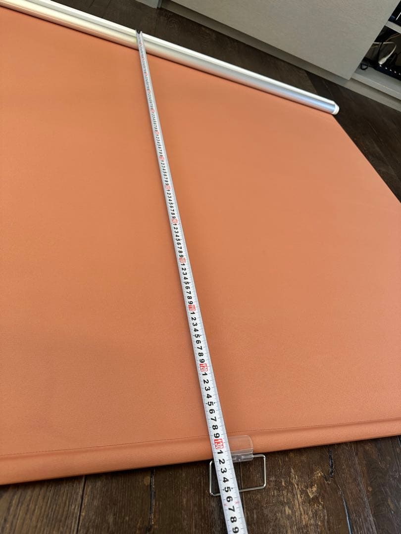 オーダーメイド　オレンジ　手動ロールスクリーン 壁面取り付け
