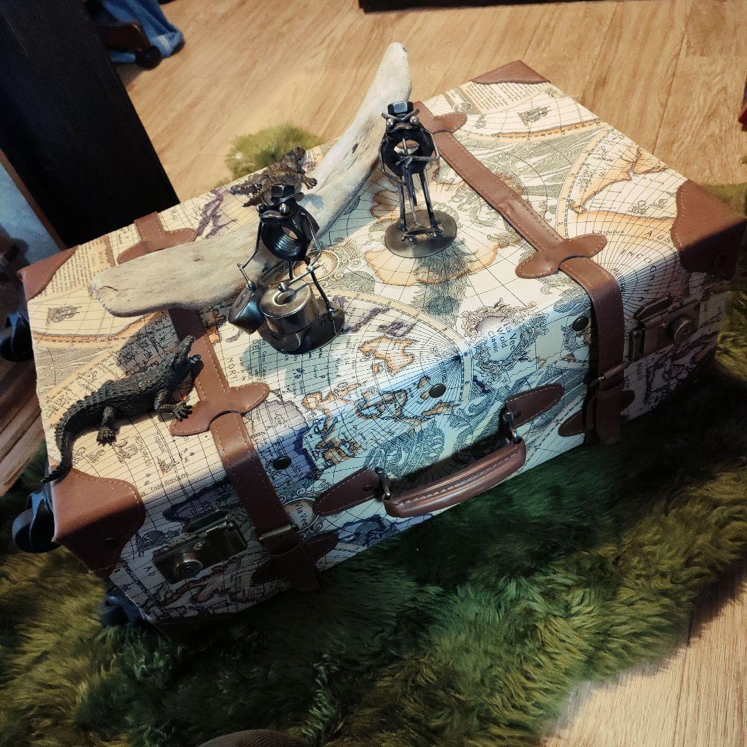 インテリアにオシャレな地図のトランク ボストンバック ニトリ 無印良品