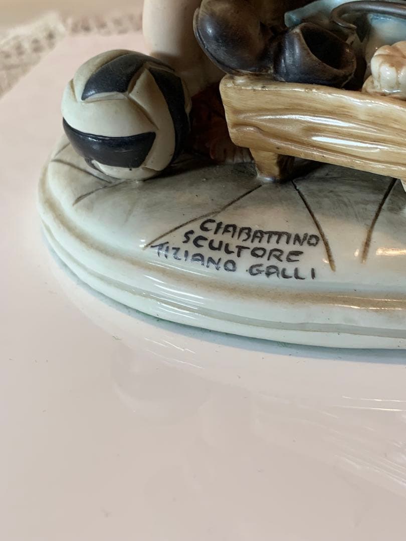 イタリア製　カポテモンテ　靴屋の叔父さんと少年の陶器人形！まつ毛まで陶器です！