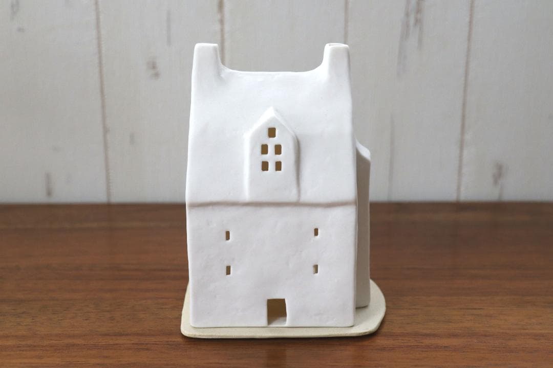 アトリエ ルンド スモーヒュースSmahus　出窓のある家