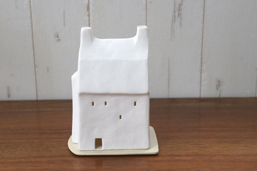 アトリエ ルンド スモーヒュースSmahus　出窓のある家