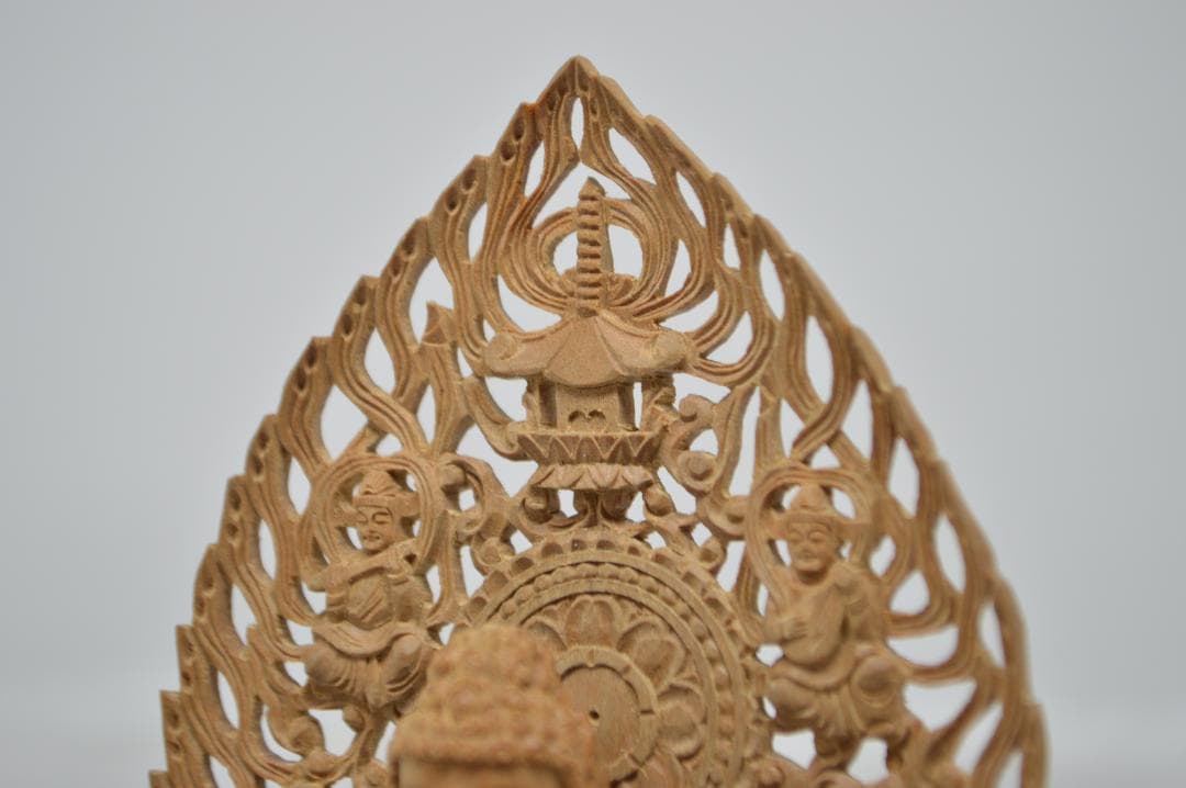 1点限定特価　白檀　座弥陀　八角1.5寸　飛天光背　高級品　天台宗/浄土宗/時宗