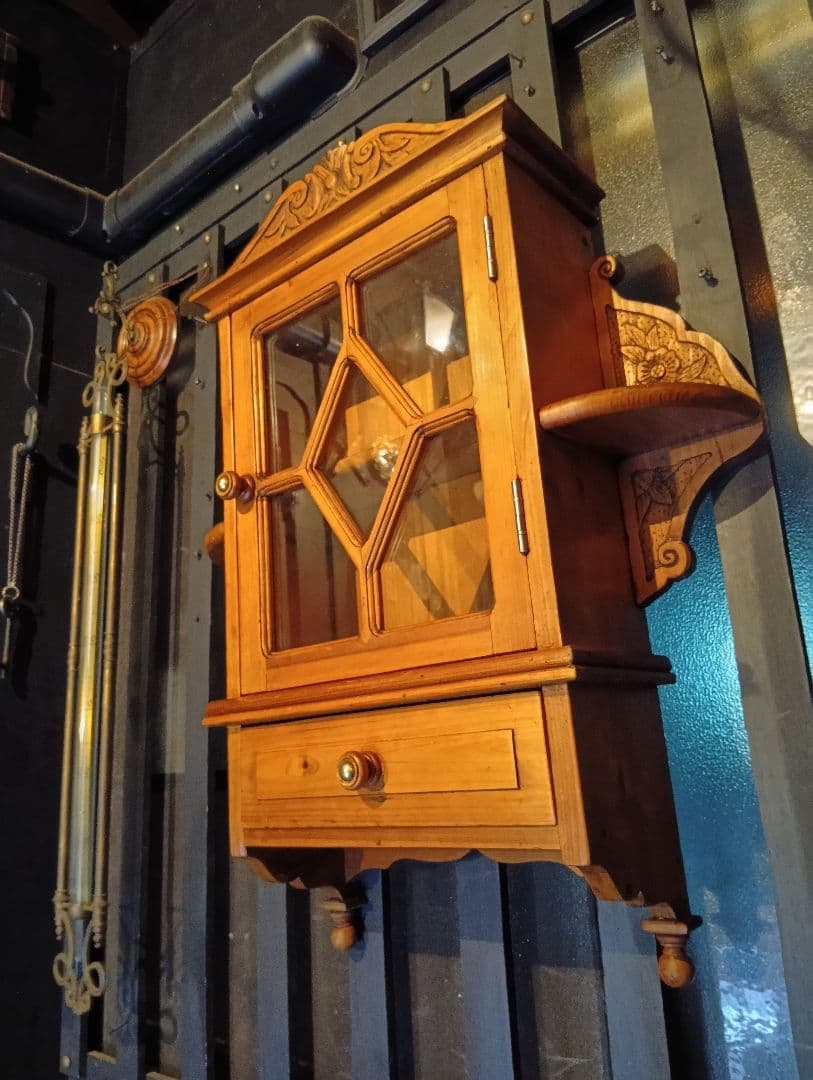 希少　1970's　フレンチ　カービング　ウッド　硝子扉　ウォール　キャビネット