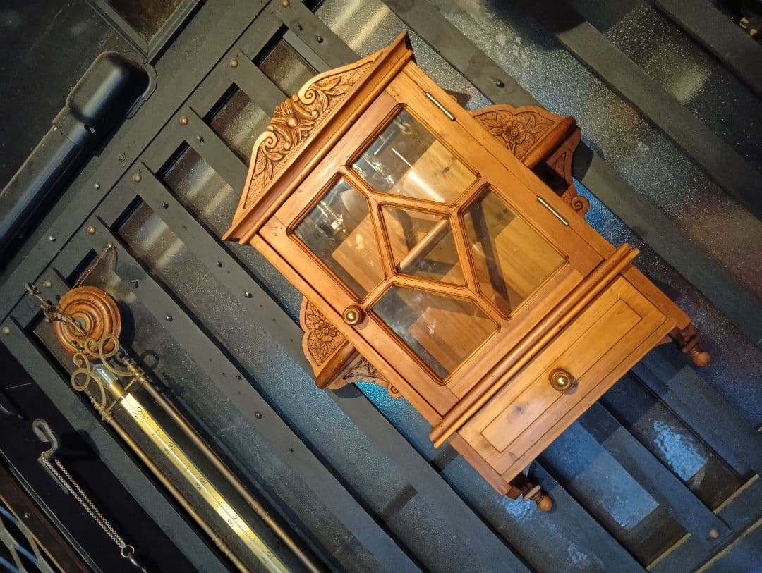 希少　1970's　フレンチ　カービング　ウッド　硝子扉　ウォール　キャビネット