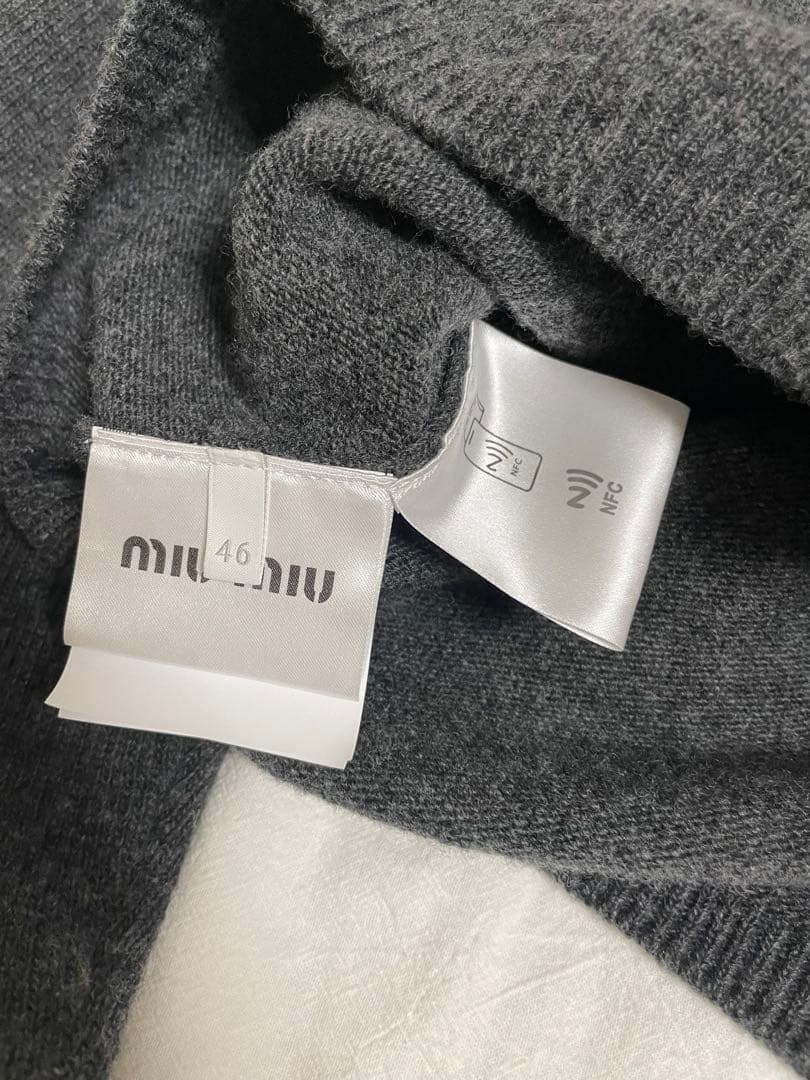 美品 MiuMiu クルーネックカーディガン　短丈