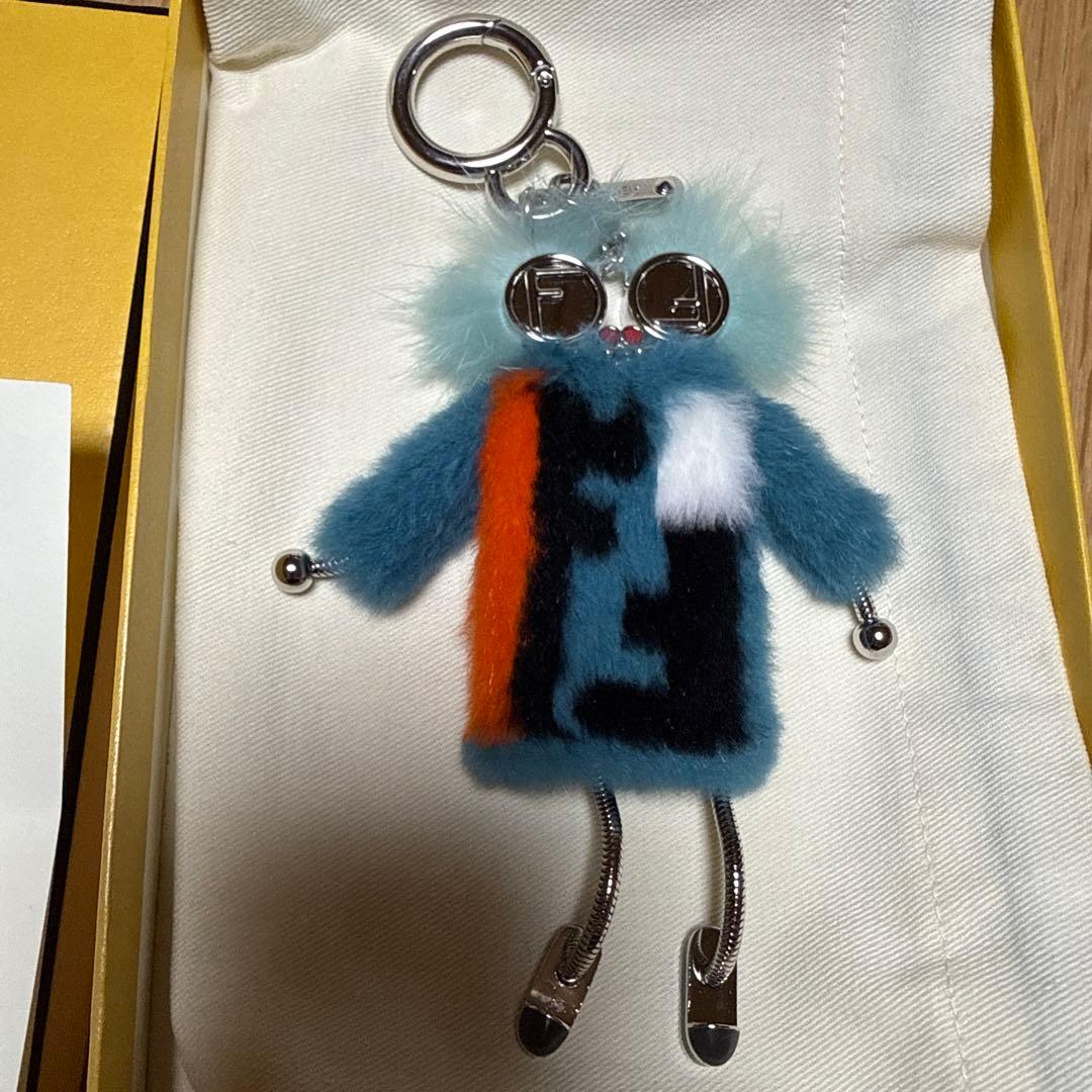 ス*。様 FENDI フェンディ　ウィッチャーズ ファー、バグズモンスター