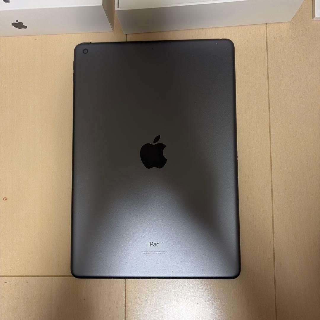 iPad第9世代Wi-Fiモデル、純正充電器付き
