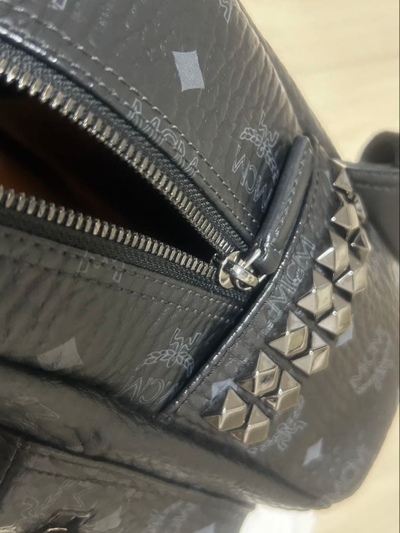 MCM スタッズ リュック 黒 mini