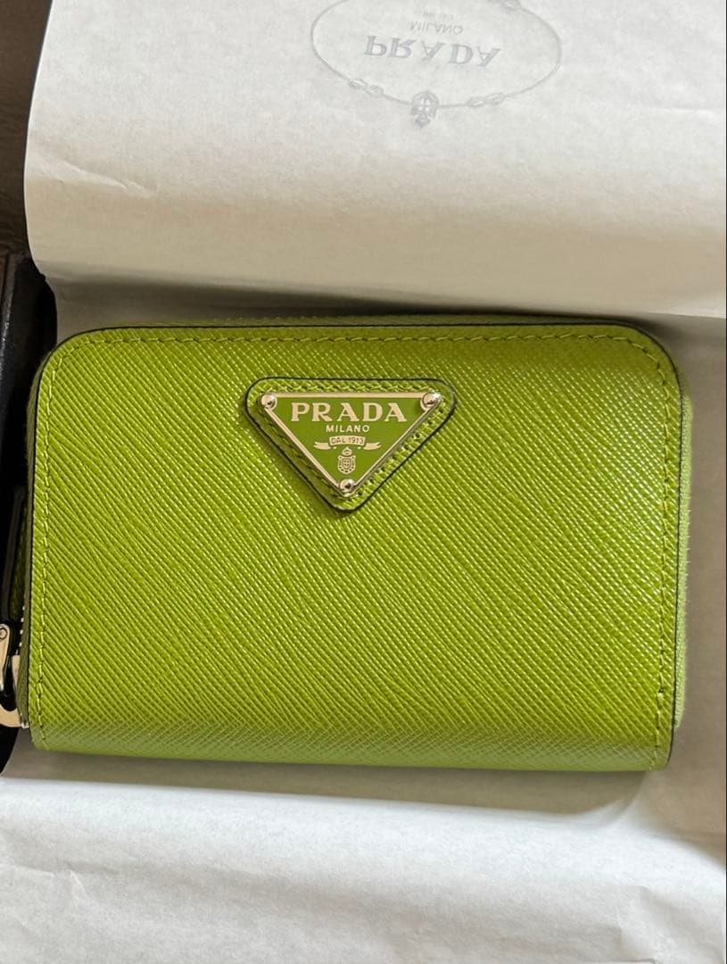 PRADA サフィアーノ ケース ライムグリーン