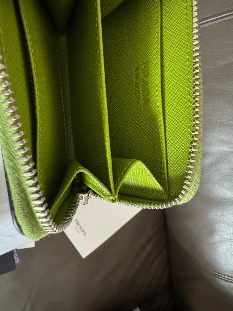 PRADA サフィアーノ ケース ライムグリーン