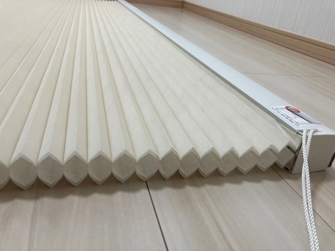 【中古】一条工務店　断熱ハニカムシェード　1585 x 850mm
