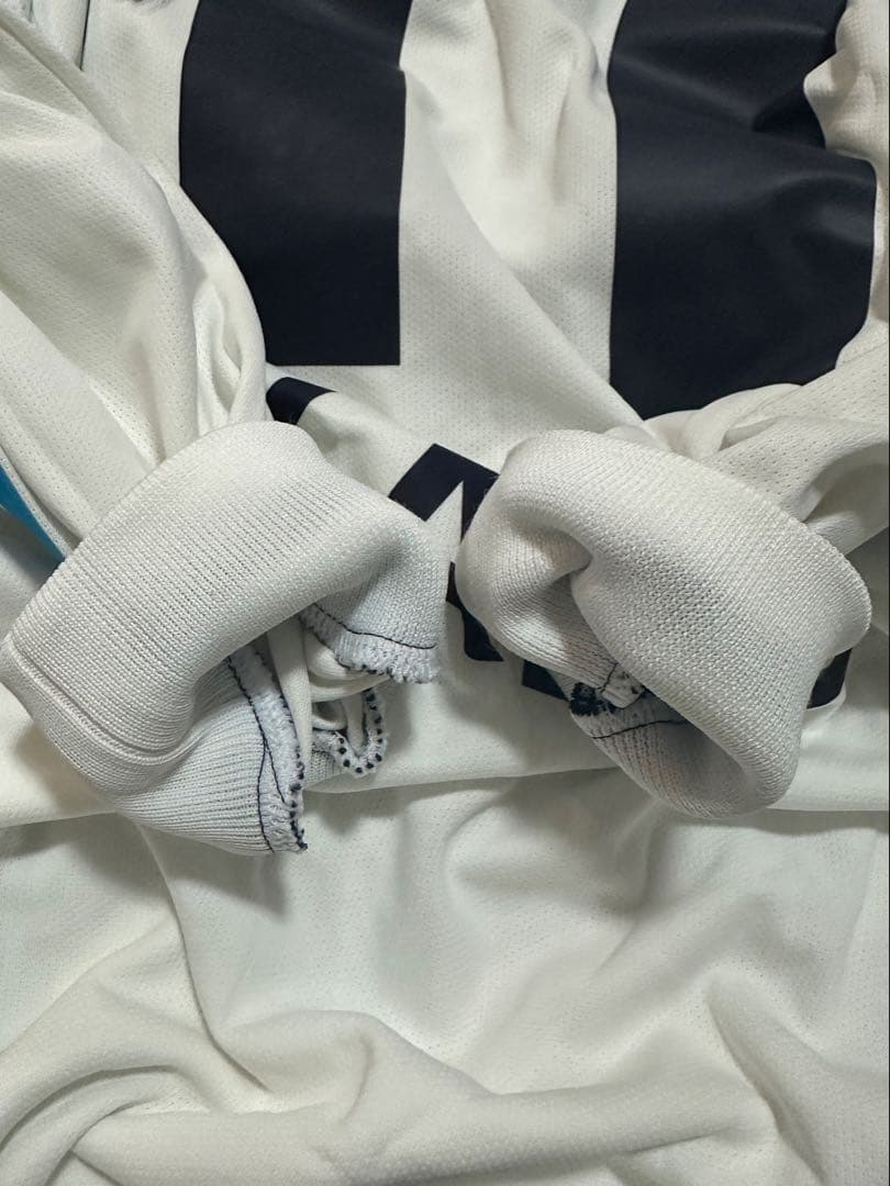 サッカーユニフォーム横浜FC 三浦知良 11 hummelアウェイ長袖 2006