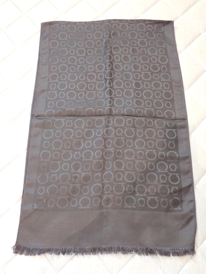 Salvatore Ferragamo 美品☆ロングストール シルク70％