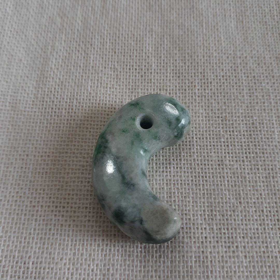 糸魚川翡翠勾玉