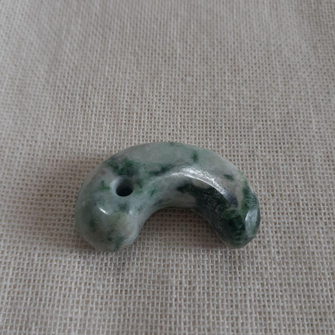 糸魚川翡翠勾玉
