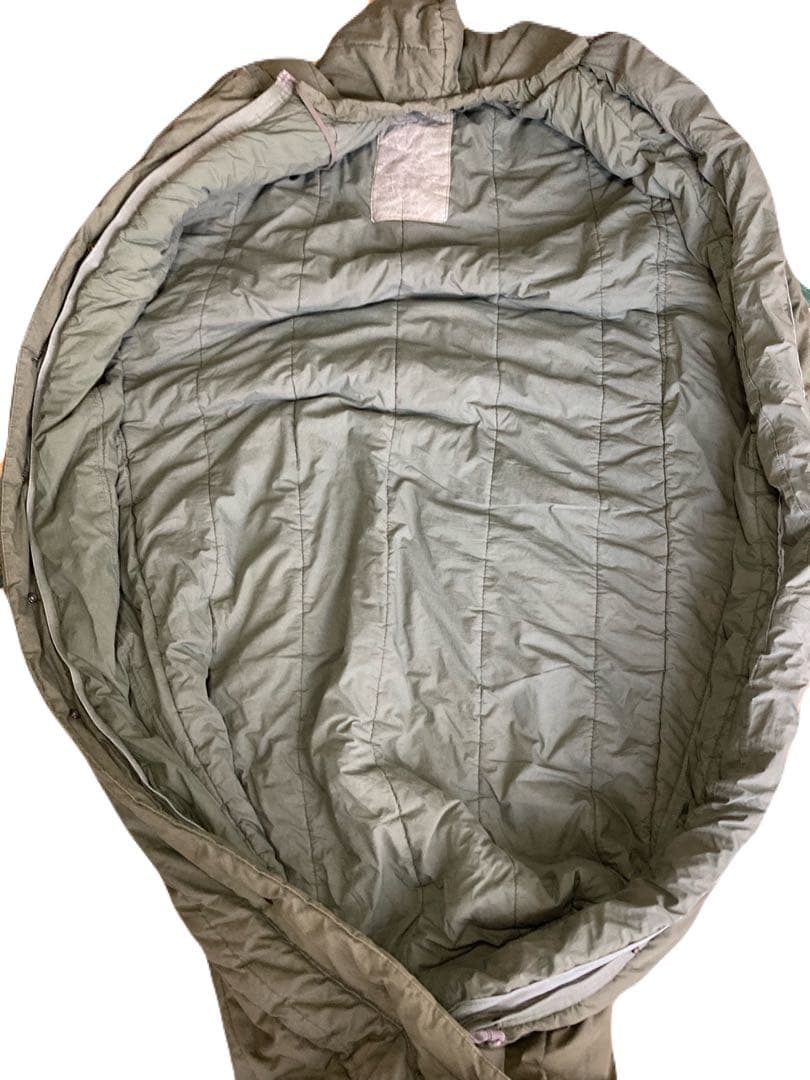 売り切り価格　米軍実物　シュラフ　スリーピングバッグ　中綿入り　ダッフルバッグ付