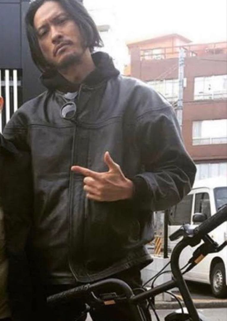 ひ*ろ様 カップショルダージャケット　ダービージャケット　L ブラック　ゴールド