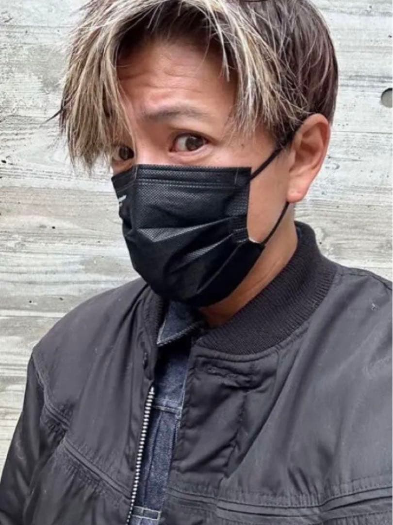 ひ*ろ様 カップショルダージャケット　ダービージャケット　L ブラック　ゴールド