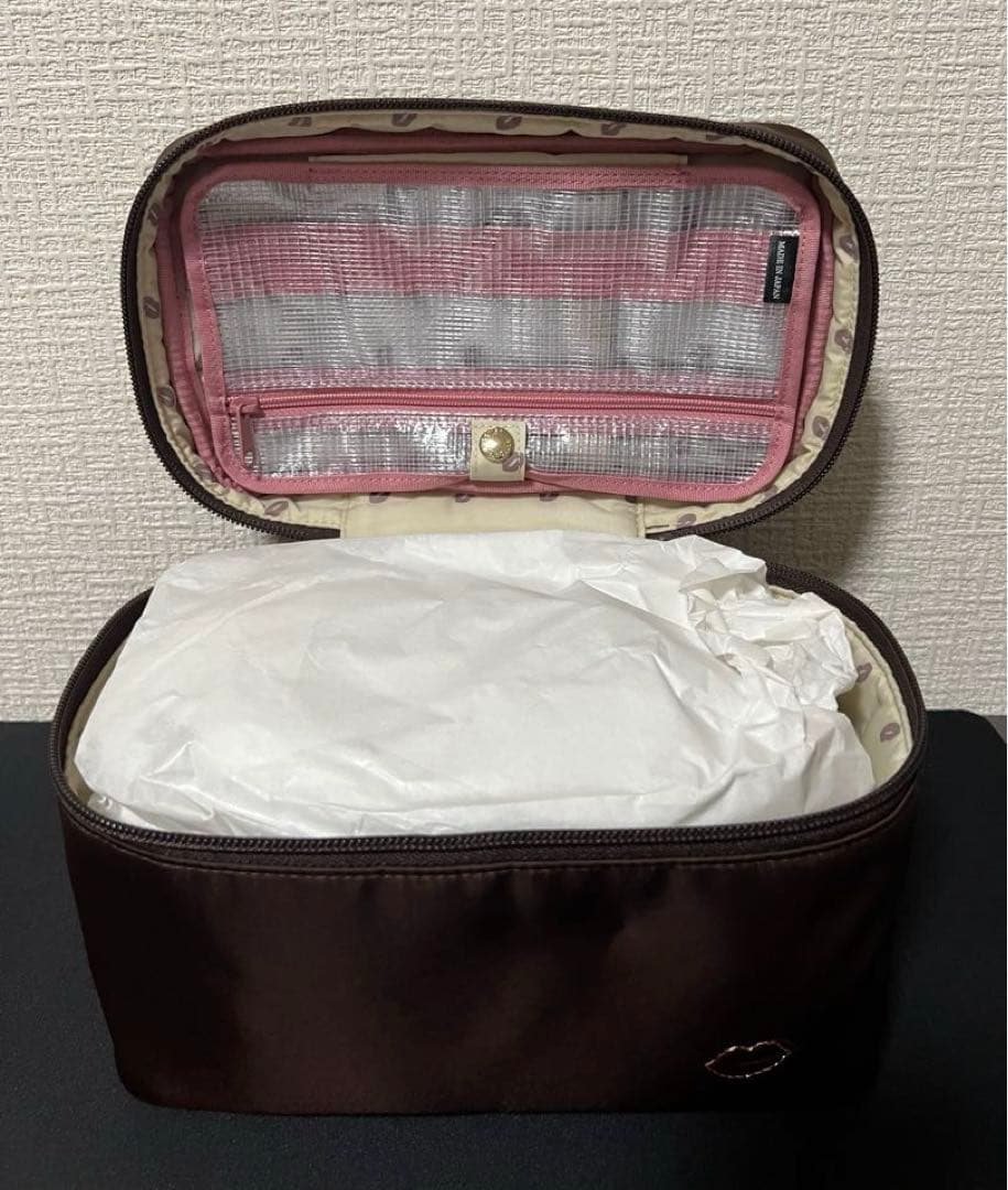 【新品未使用タグ付】アルティザン＆アーティスト　あやんぬコラボ　バニティポーチ