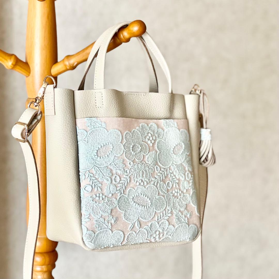 トート型本革ショルダーバッグ　smile flower RB602-051