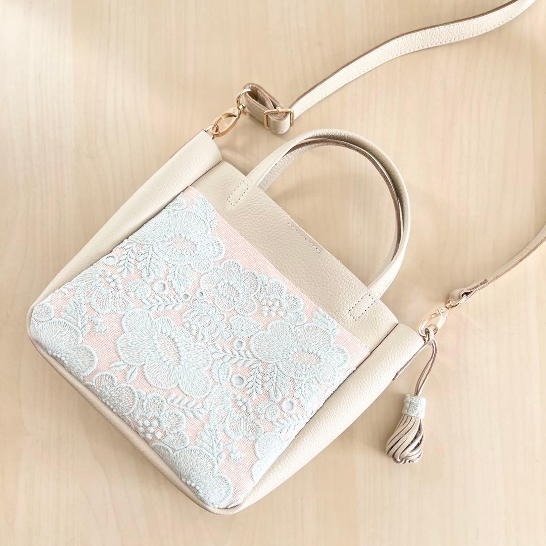 トート型本革ショルダーバッグ　smile flower RB602-051