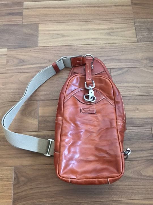 【新品未使用】ダニエル&ボブ　ショルダーバッグ　レザー　タグつき
