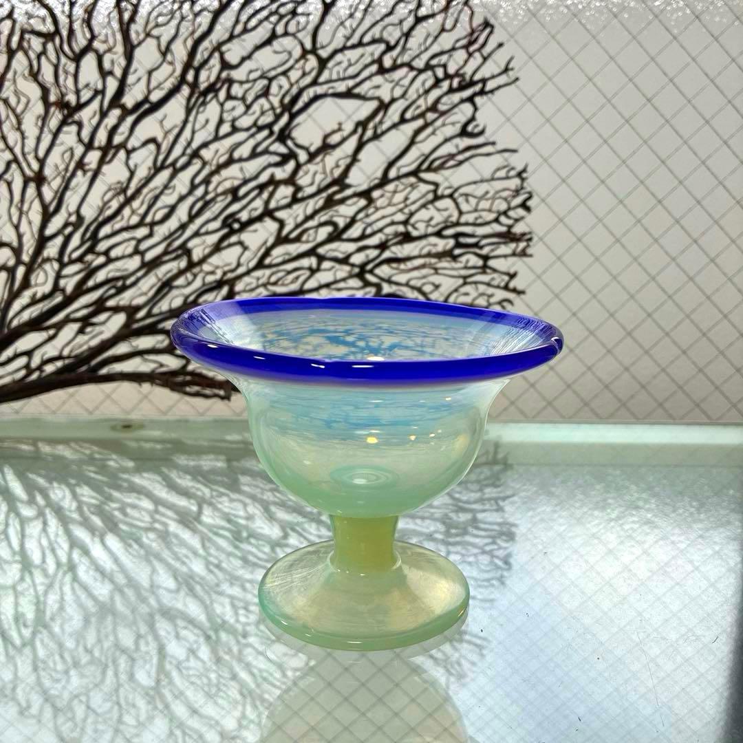骨董　時代ガラス　希少　ラムネ色乳白色暈し　青色リップ朝顔型　氷コップ　ウラン